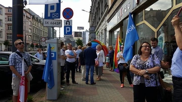 Pikieta i demonstracja przeciwko zmianom w sądownictwie...