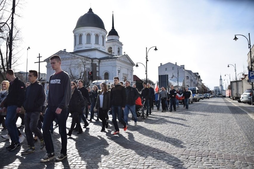 Białystok. Marsz antyimigracyjny. Białystok wolny od...