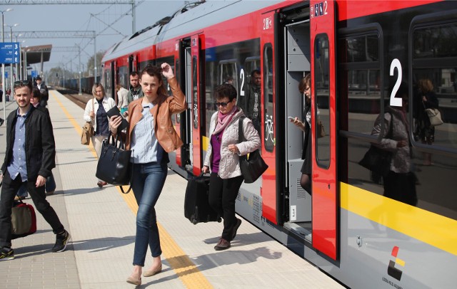 Od najbliższej niedzieli sporo zmian w kolejowych relacjach pasażerskich w województwie łódzkim. Liczba pociągów Łódzkiej Kolei Aglomeracyjnej na niektórych liniach zostanie zwiększona, znacznie skróci się czas podróży między Łodzią a Sieradzem.CZYTAJ DALEJ >>>