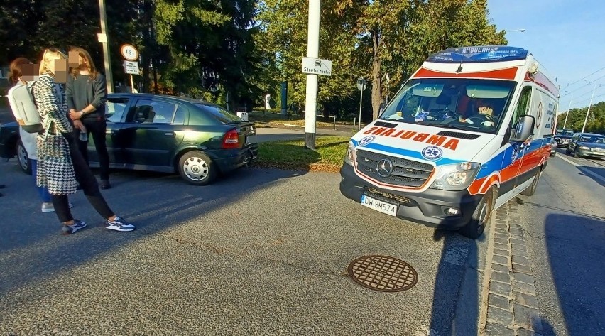Wypadek czterech aut na Grabiszyńskiej. Kierowcę mercedesa oślepiło słońce (ZDJĘCIA)