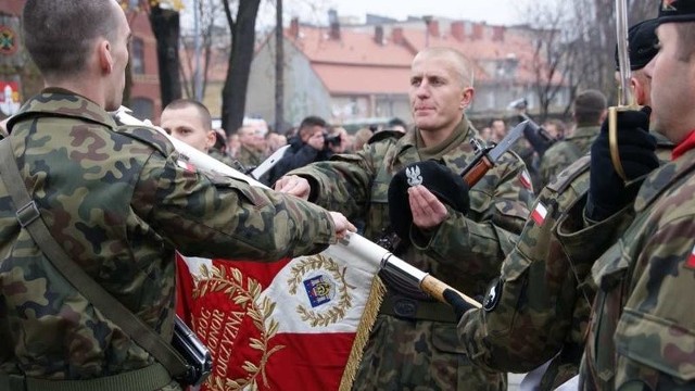 W piątek o godz. 11 na pl. Krakowskim w Gliwicach odbędzie się uroczysta i otwarta przysięga wojskowa służby przygotowawczej 6. Batalionu Powietrznodesantowego z Gliwic.