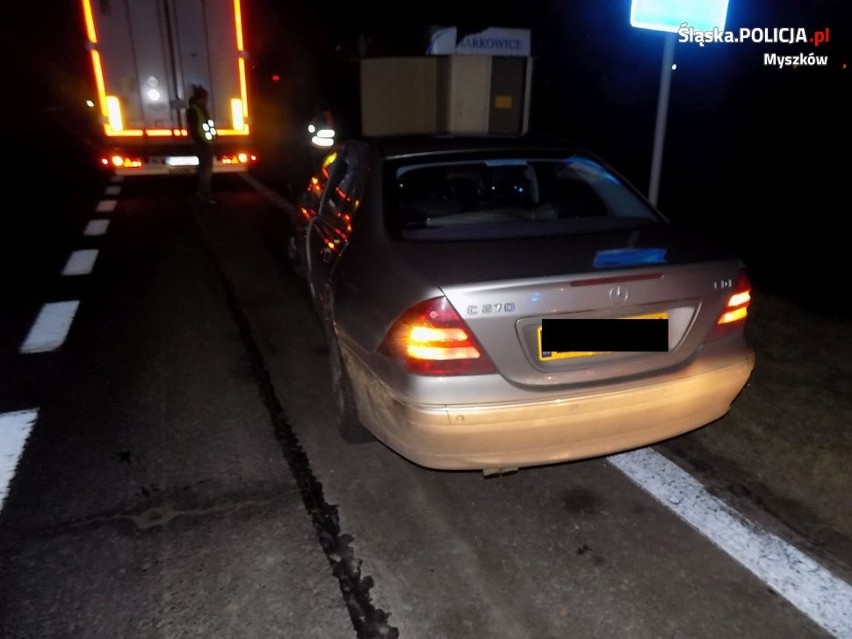 Markowice: Pijany kierowca zasnął za kierownicą na DK 1 i uderzył w ciężarówkę