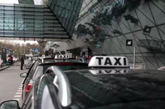 Wrocławscy radni jednogłośnie uchwalili nowe stawki za przewozy taksówkami osobowymi.