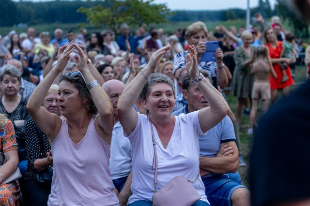 XXIV Międzynarodowy Festiwal Siabrouskaja Biasieda. Tak bawiono się w amfiteatrze nad zalewem w Zarzeczanach