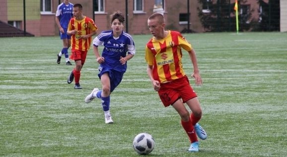 Piłkarze Korony Kielce do 15 lat przegrali z Wisłą Kraków 2:3.