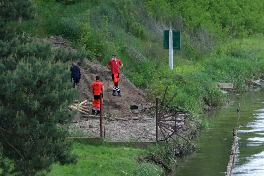 Przy moście Rędzińskim we Wrocławiu z Odry wyłowiono ciało człowieka