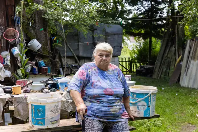 75-letnia mieszkanka Manasterza i jej syn żyją w tragicznych warunkach. Ubiegłoroczna powódź zniszczyła im dom