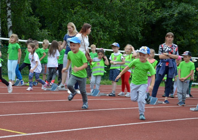 Jedną z konkurencji rozgrywanych na stadionie był bieg przedszkolaków i maluchy podeszły do tego z pasją