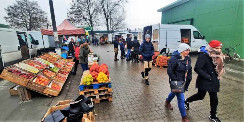Tyle kosztują warzywa i owoce na giełdzie w Sandomierzu. Od rolnika taniej - zachęcają sprzedawcy. Sprawdziliśmy ceny z 26 listopada 