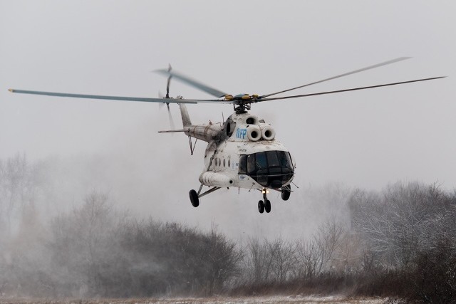 Na pokładzie helikoptera było pięć osób. Przyczyną awaryjnego lądowania w Jaśle było oblodzenie silników maszyny, która wystartowała z Koszyc.- Maszyna, jak sugerują oznaczenia graficzne, należy do Światowego Programu Żywnościowego (WFP) jednej z agencji ONZ. Dziś po godz. 11 śmigłowiec odleciał - pisze internauta Tomasz Kępanowski, od którego otrzymaliśmy zdjęcia.