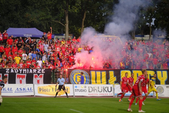 Tak na trybunach stadionu w Toruniu wspólnie kibicowali fani Widzewa i Elany