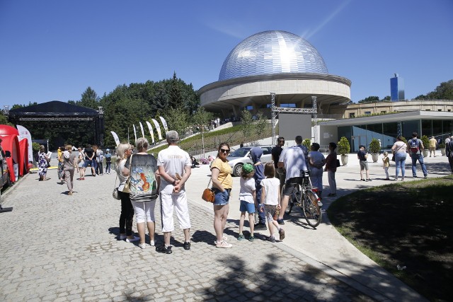Ostatnie chwile przed ponownym otwarciem bram Planetarium - Śląskiego Parku Nauki. Zobacz kolejne zdjęcia. Przesuwaj zdjęcia w prawo - naciśnij strzałkę lub przycisk NASTĘPNE
