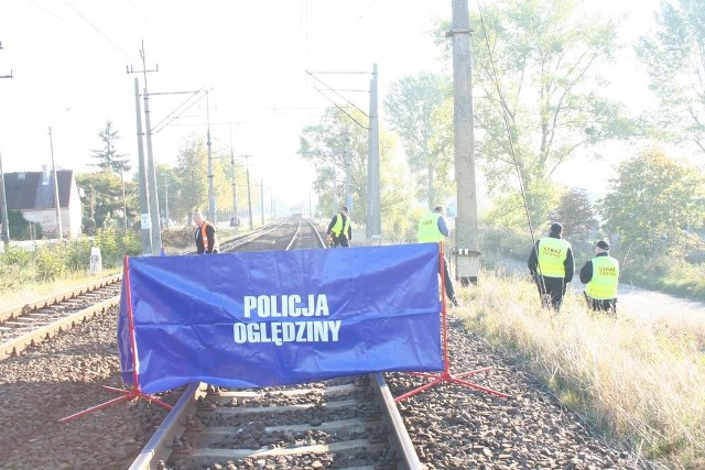 Kobieta wczesnym rankiem wtargnęła na tory i została potrącona przez pociąg. Niestety zginęła na miejscu