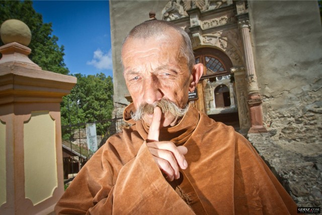 Wrocław i Dolny Śląsk obfituje w podania i legendy. Mówi się, że zamek Czocha jest najbardziej nawiedzonym miejscem w Polsce! Przedstawiamy miejsca związane z niesamowitymi historiami, w których nie brakuje duchów, czarownic i nieumarłych zatruwających życie sąsiadom.