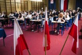 Matura poprawkowa 2018. 4 tysiące maturzystów poprawiało matematykę, polski i języki                  