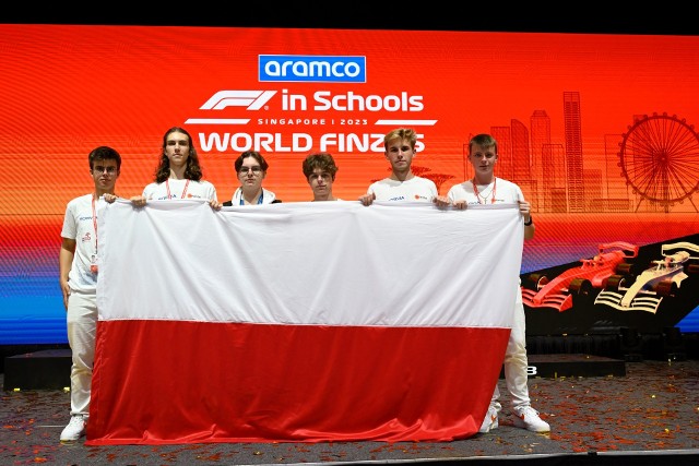 Licealiści z Grójca brali udział w światowym finale zawodów w Singapurze.