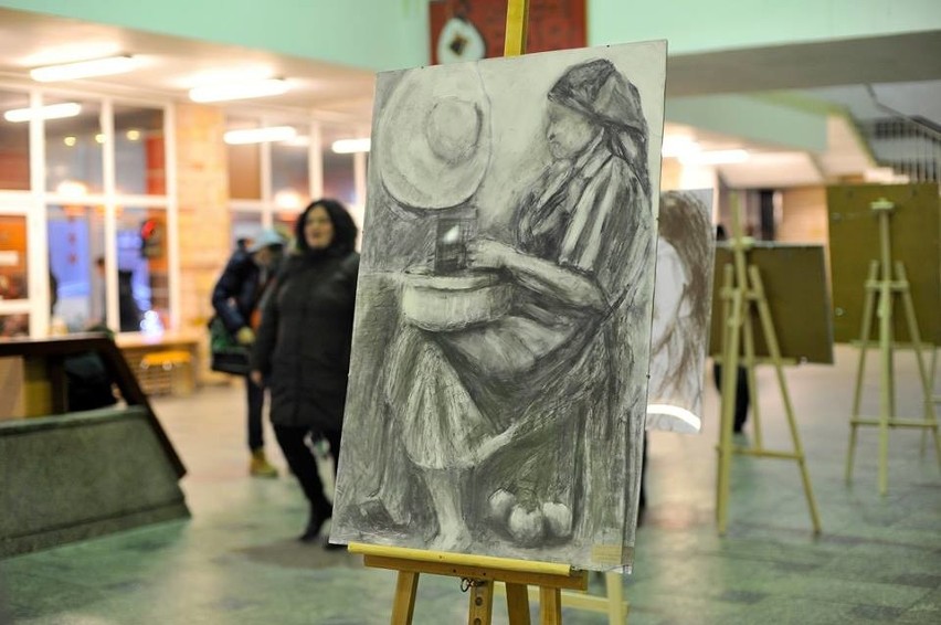 Wystawa rysunku i malarstwa na dworcu PKP w Słupsku (zdjęcia) 