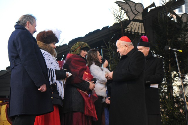 Kardynał Stanisław Dziwisz w niedzielę na krakowskim Rynku