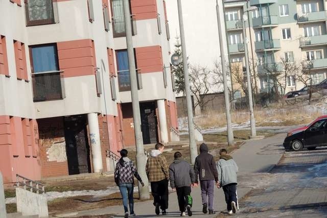 O osiedlu przy ulicy Olsztyńskiej zrobiło się głośno, kiedy  doszło tam do morderstwa