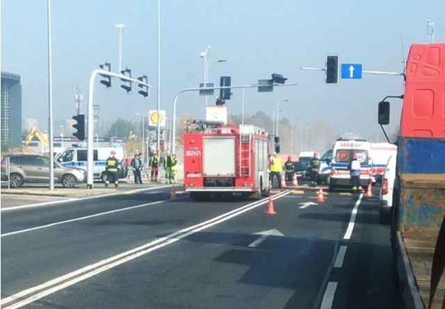 Policjanci otrzymali zgłoszenie dziś, 22 października,o godzinie 11.22. Do zderzenia motocykla suzuki i skody fabii doszło na skrzyżowaniu ulic Kościuszki i Kolejowej.