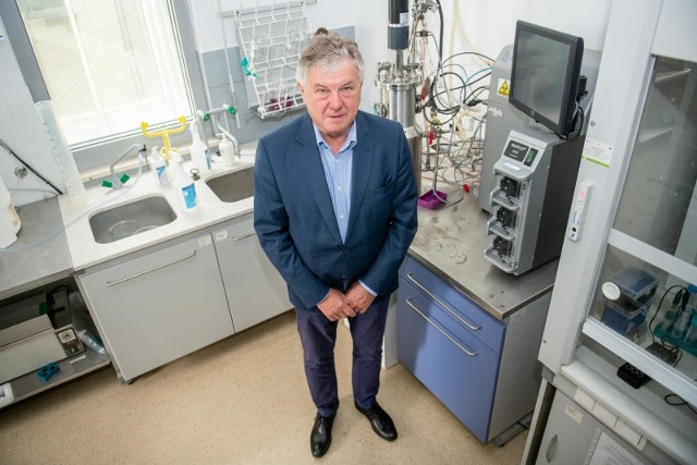 Prof. Andrzej Mackiewicz i jego zespół stworzyli już szczepionkę na czerniaka. Teraz chcą zapobiegać zakażeniom koronawirusem