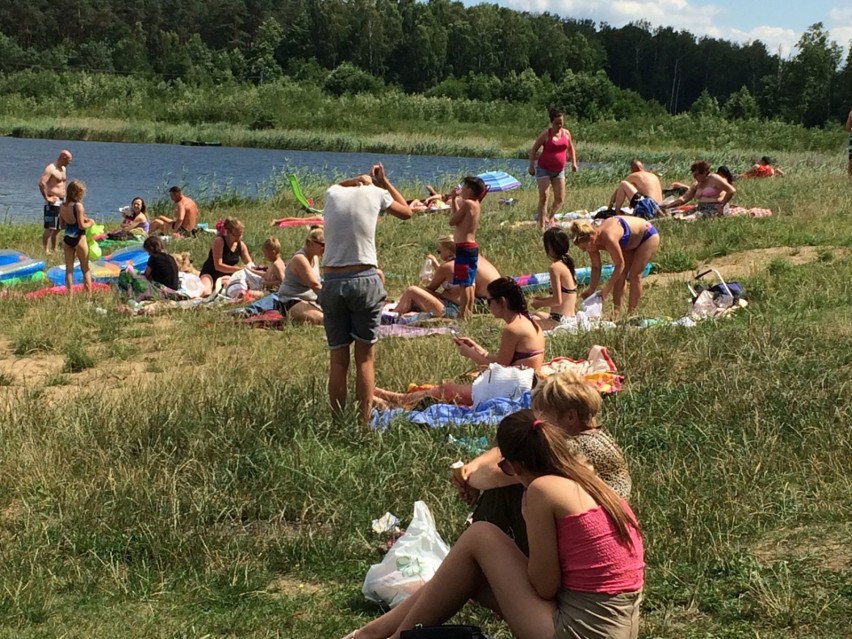 Dziś mieszkańcy Stawisk i okolic postanowili wypocząć nad...