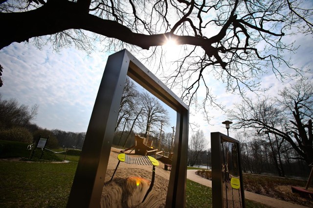 Przed nami ostatni dzień Majówki. Pogoda niestety nie dopisuje, ale w poniedziałek nie ma przynajmniej padać. To ostatnia szansa, że wybrać się na wycieczkę, zarówno w najbliższe rejony Wrocławia, a także nieco dalsze okolice stolicy Dolnego Śląska. Miejsc wartych odwiedzenia przecież nie brakuje. Wybraliśmy kilkanaście najfajniejszych miejsc na majówkę "last minute", na którą można się wybrać w każdej chwili.