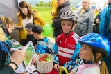 Rajd rowerowy Małopolska Tour. Pomimo deszczowej pogody kilkaset osób wystartowało ze starosądeckich błoni [ZDJĘCIA]