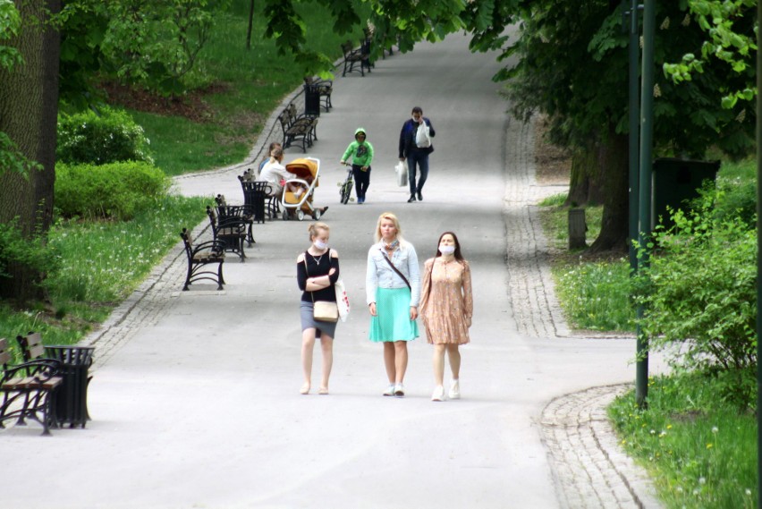 Po Lublinie spacerkiem w maseczce. Chętnych nie brakuje. Zobaczcie zdjęcia i wideo