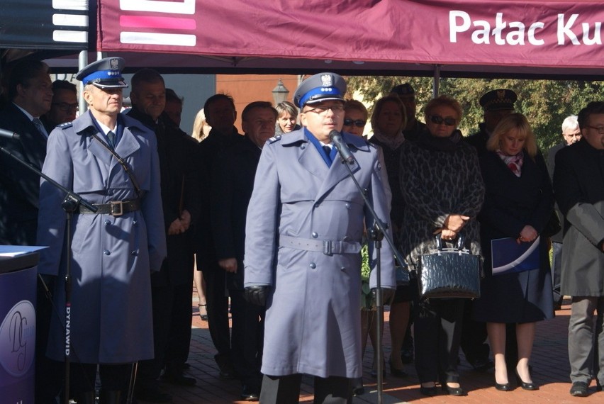 Ślubowanie klasy mundurowej III LO im. L. Szenwalda w...