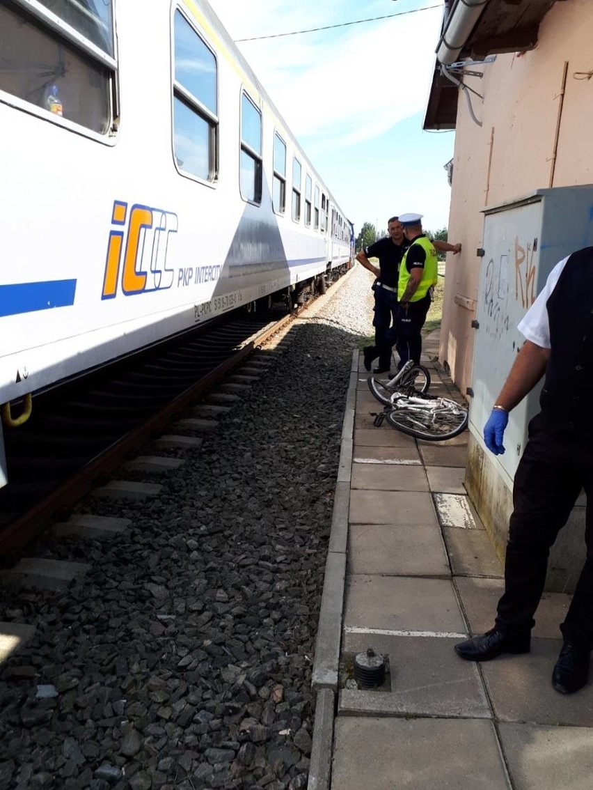 Tragiczny wypadek na torach w Mrzezinie  26.07.2019. Pod kołami pociągu zginął młody mężczyzna