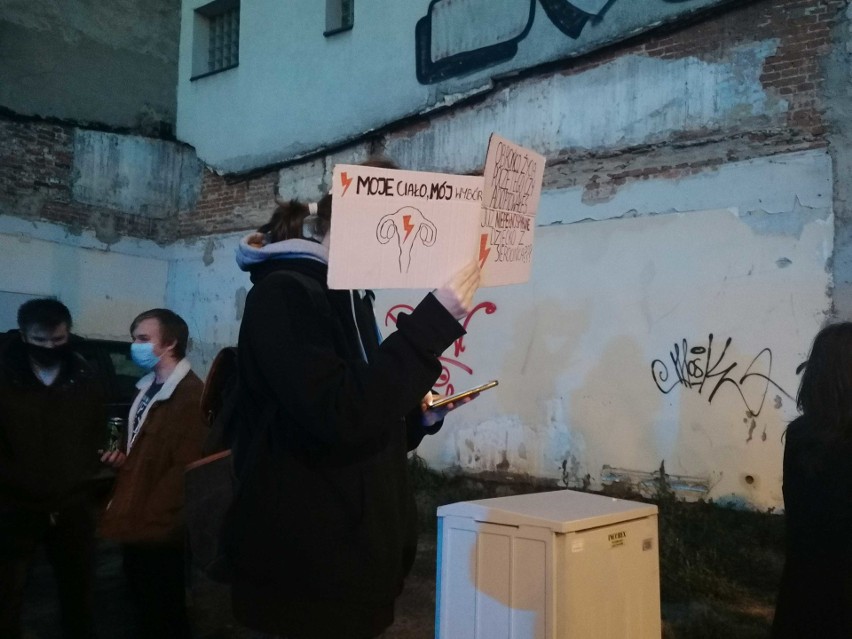 Protest kobiet w Pabianicach. Wściekłe pabianiczanki wyszły na ulice ZDJĘCIA