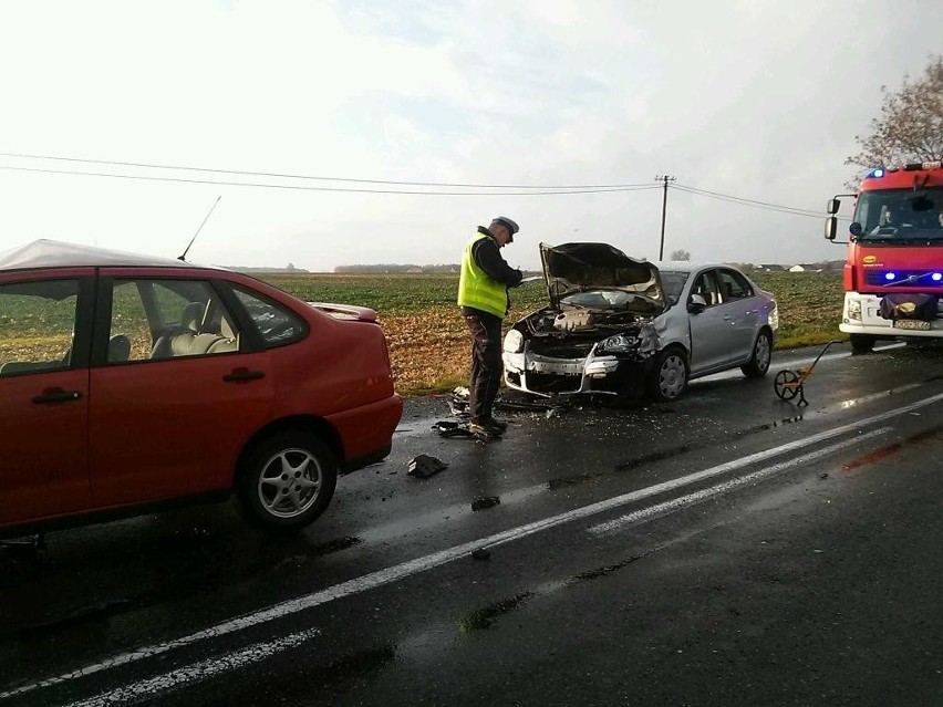 Wypadek na drodze wojewódzkiej nr 901 koło Dobrodzienia.