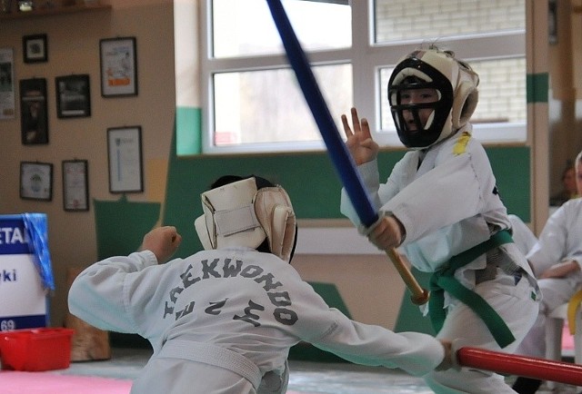 Centralny Ośrodek Szkolenia Taekwondo w Koszalinie prowadzi m.in. zajęcia dla dzieci i młodzieży. Na zdjęciu wielkanocna zabawa z taekwondo w 2012 roku.
