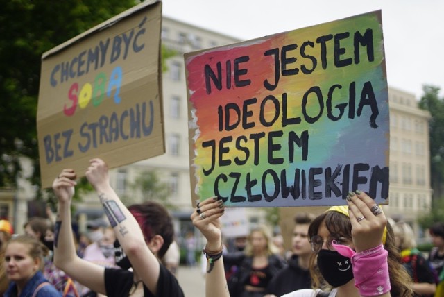 Ideologia jest zawsze związana z ludźmi - ocenił WSA w Gliwicach unieważniając uchwałę Rady Gminy Istebna. Bielski poseł ma nadzieję, że ten wyrok pozwoli uchylić podobne uchwały anty-LGBT.