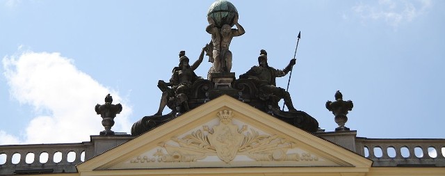 Rzeźby na dachu Pałacu Branickich będą odnowione