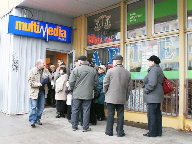 Przed inowrocławskim biurem Multimediów ustawiały się długie kolejki.