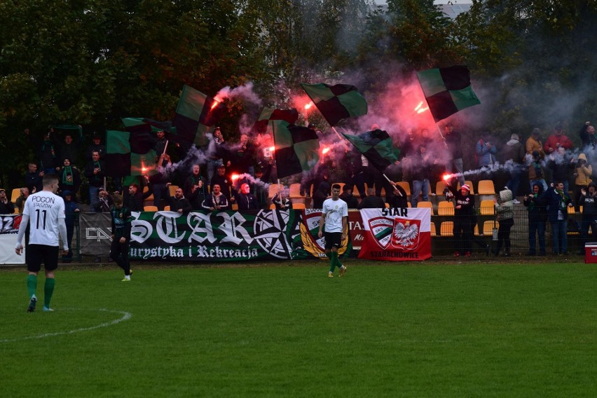 Byliście na meczu Pogoni Staszów ze Starem Starachowice w Hummel 4. lidze? Szukajcie się na zdjęciach