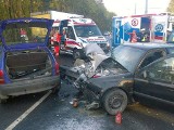 Kolizja dwóch aut osobowych z tramwajem w Grudziądzu. Dwie osoby trafiły do szpitala [zdjęcia] 