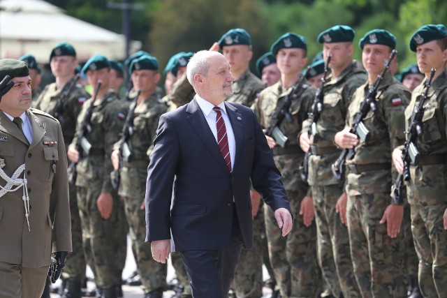 Antoni Macierewicz w Białymstoku. Żołnierze Obrony Terytorialnej złożyli przysięgę