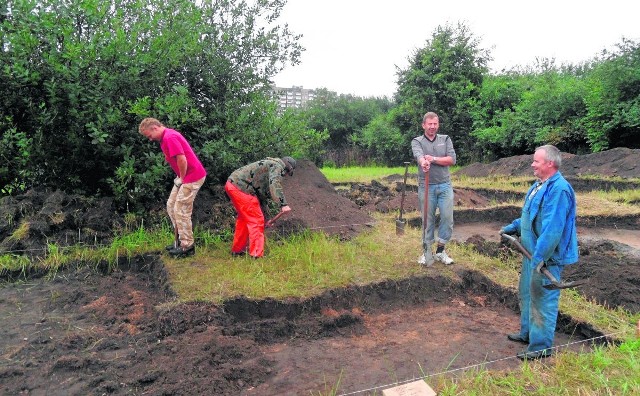 Osada hutnicza w Sosnowcu - ZagórzuBadania archeologiczne odsłoniły wczesnośredniowieczną osadę hutniczą. Podobne znaleziska zlokalizowane są w Dąbrowie Górniczej - Łosień i są o tyle przełomowe, że przesuwają "w dół" o dwa stulecia dotychczasową wiedzę o eksploatacji rud srebra i ołowiu.