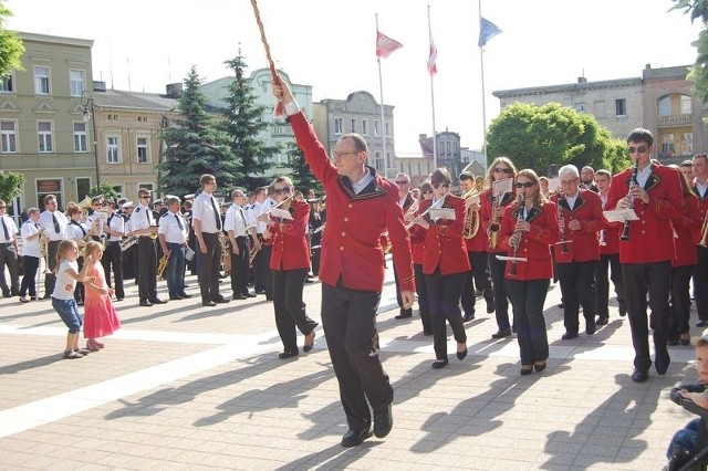 Paradę przez miasto otworzyła Orkiestra Muzyków Bydgoskich. Zespół działa przy I LO pod kierunkiem Ewy Makuli.