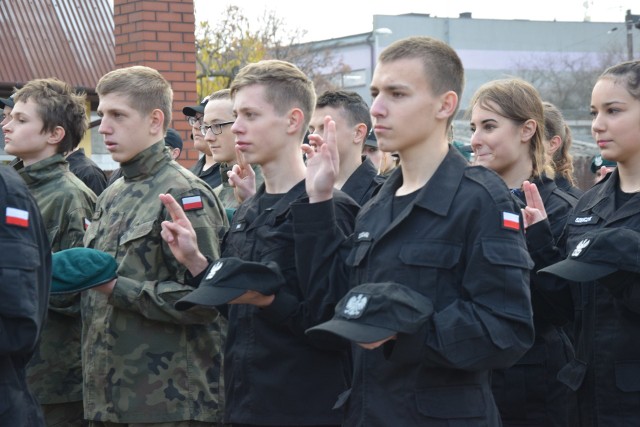 Uczniowie ZS im. R. Gostkowskiego w Łazach złożyli ślubowanie