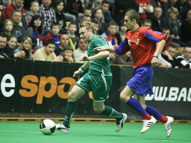 Ten kadr znalazł się w kalendarzu Amber Cup. Impreza z 2011 roku. Wtedy otworzył ją mecz Gryfa Słupsk (w czerwonym stroju Daniel Wiśniewski) ze Śląskiem Wrocław (w zielonym stroju Sebastian Mila). 