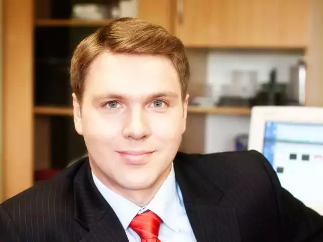 Adam Jakuć to dziennikarz i prezenter w TVP Info Białystok