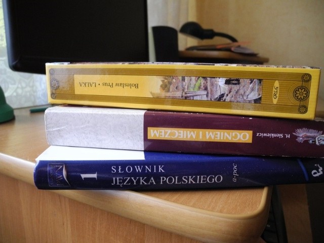 Pracownicy Instytutu Filologii Polskiej Uniwersytetu w Białymstoku, którzy są jurorami dyktanda, próbują wesprzeć inicjatywę rodaków ze wschodu