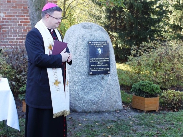 Tablicę poświecił ks. biskup Wiesław Śmigiel.