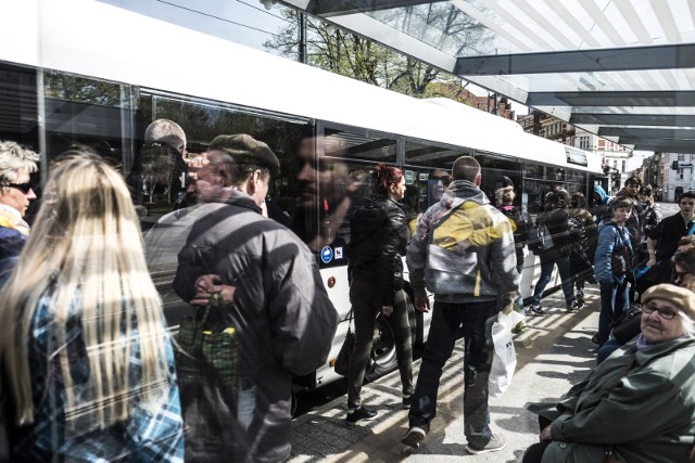 Będą dodatkowe kursy autobusów w okresie Wszystkich Świętych