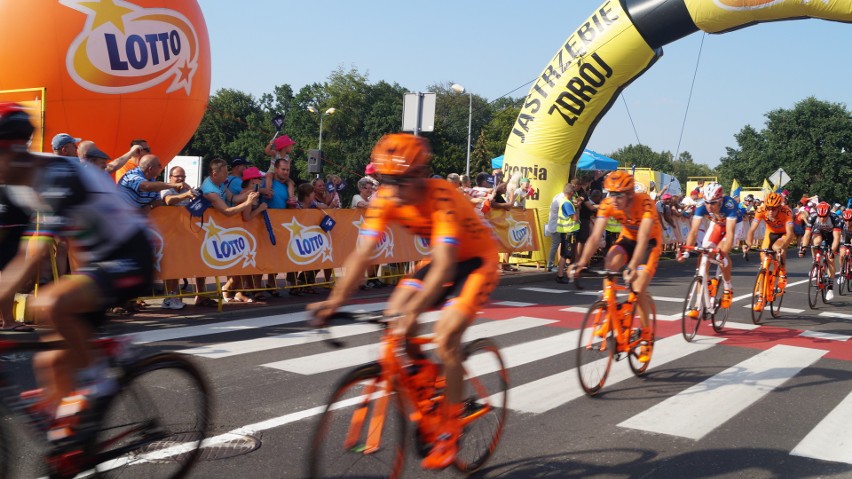 Tour de Pologne 2017 w Jastrzębiu. Kolarze mkną przed siebie