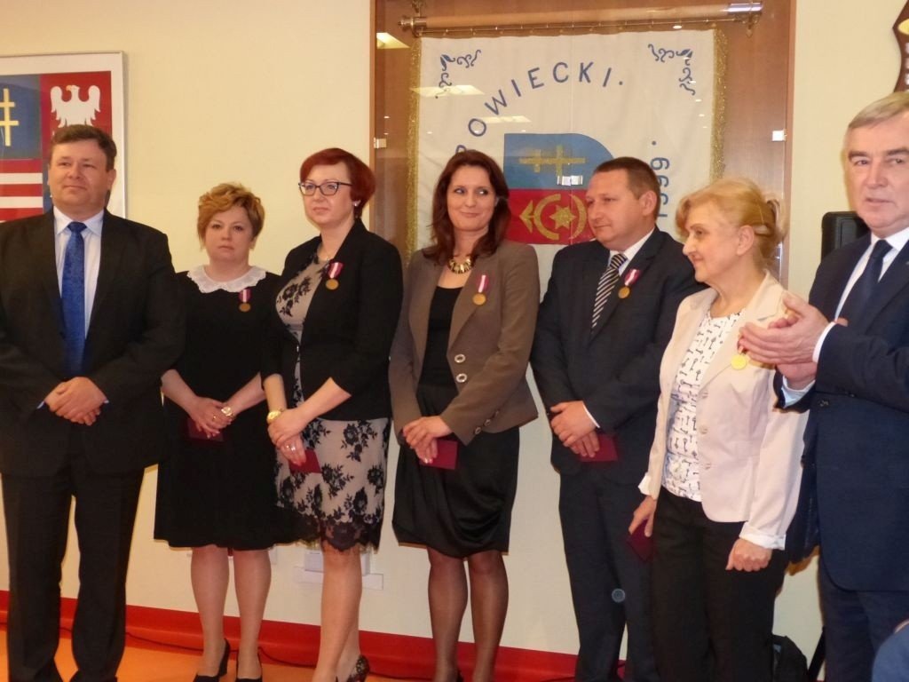 Pracownicy starostwa w Ostrowcu odznaczeni | Echo Dnia Świętokrzyskie
